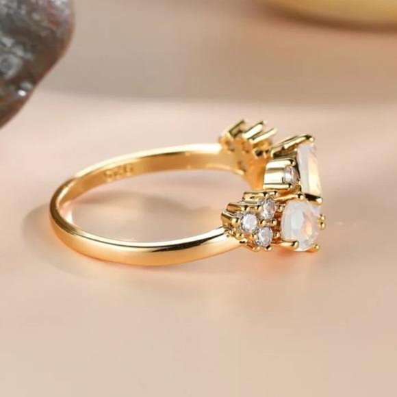 NEW 18K GOLD DIAMOND DAINTY RING - Picture 5 of 5